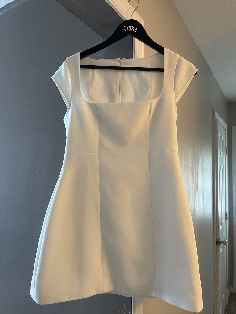 Lufeng Square-Neck White Mini Dress with Cap Sleeves